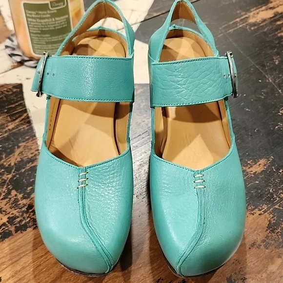 John Fluevog Leather Buckle Stitching Block Heel Pumps Closed Toe 9 - Picture 3 of 7